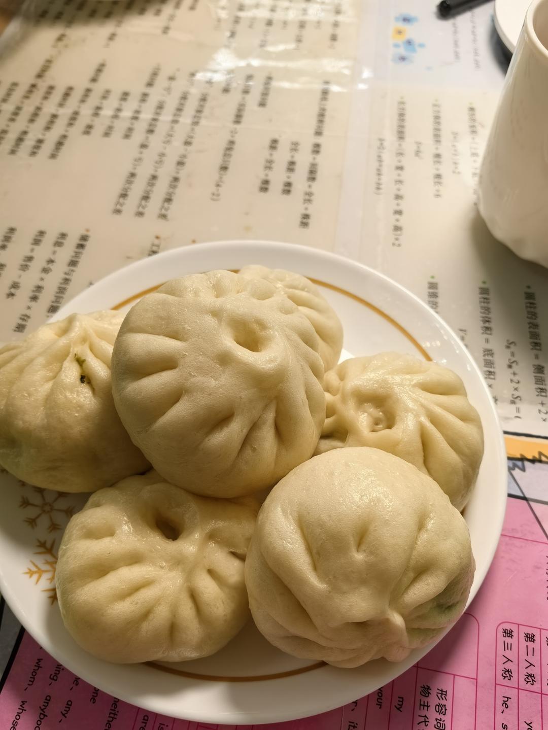 不变色的香菇青菜包
