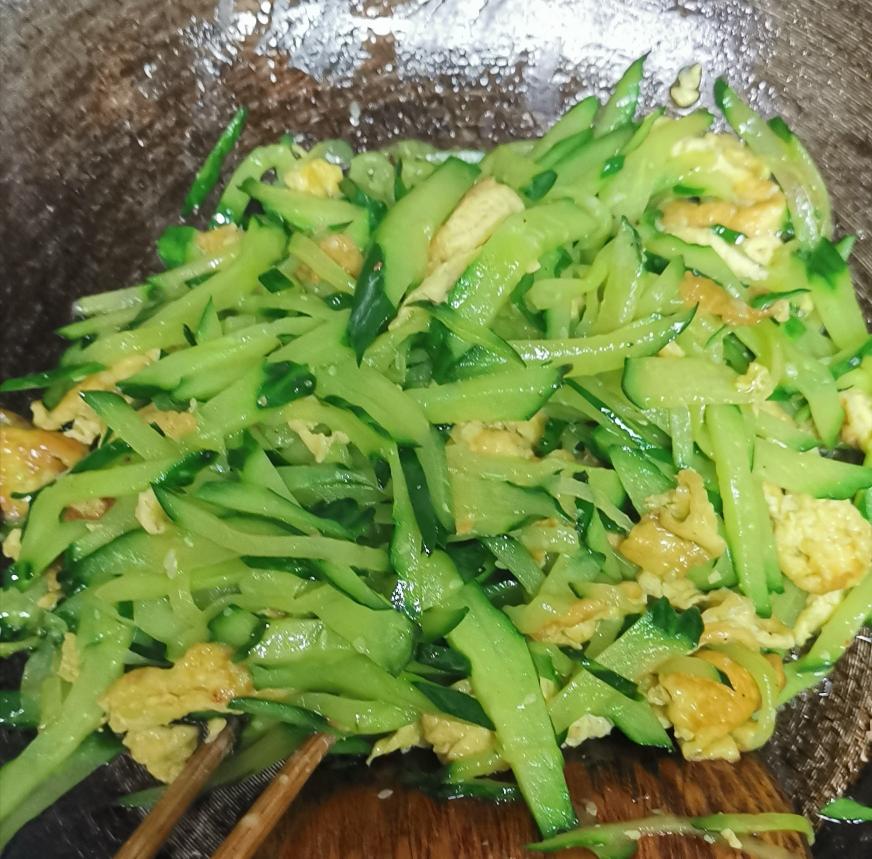 黄瓜炒鸡蛋