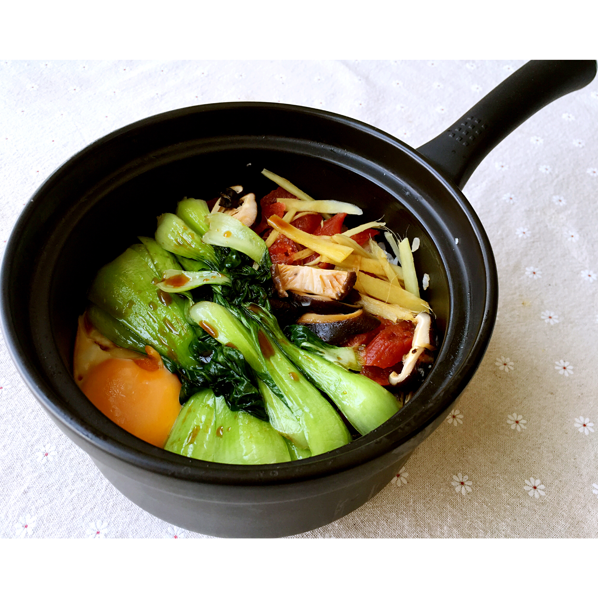 广式腊味煲仔饭