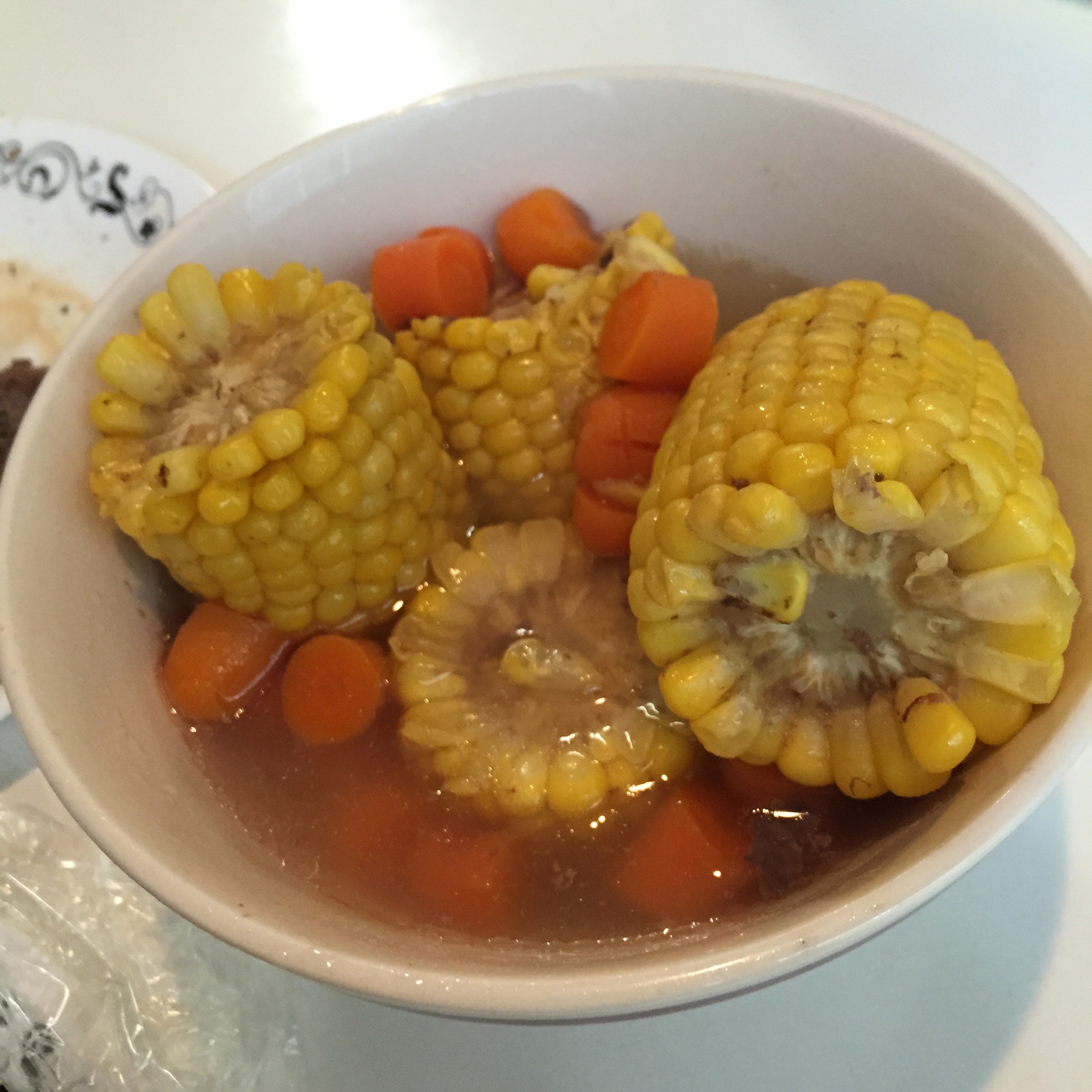 胡萝卜玉米大骨汤