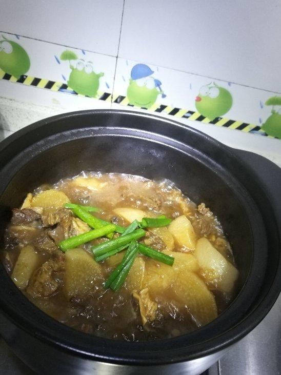 萝卜焖牛腩