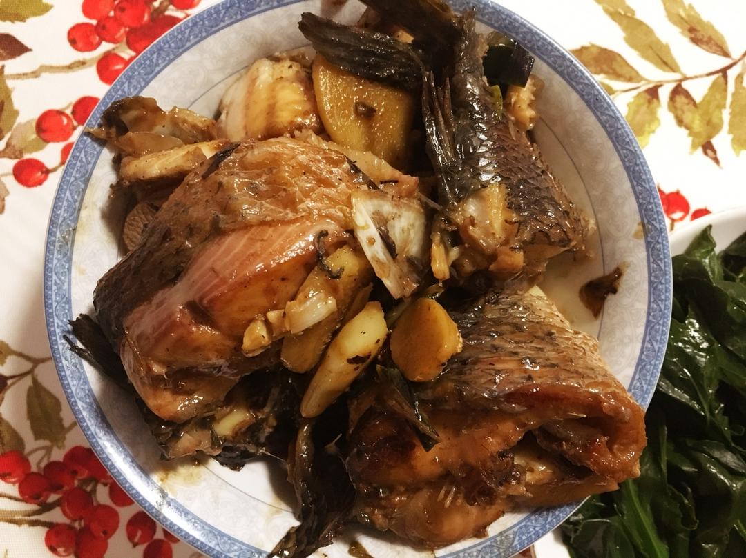 大蒜烧黑鱼