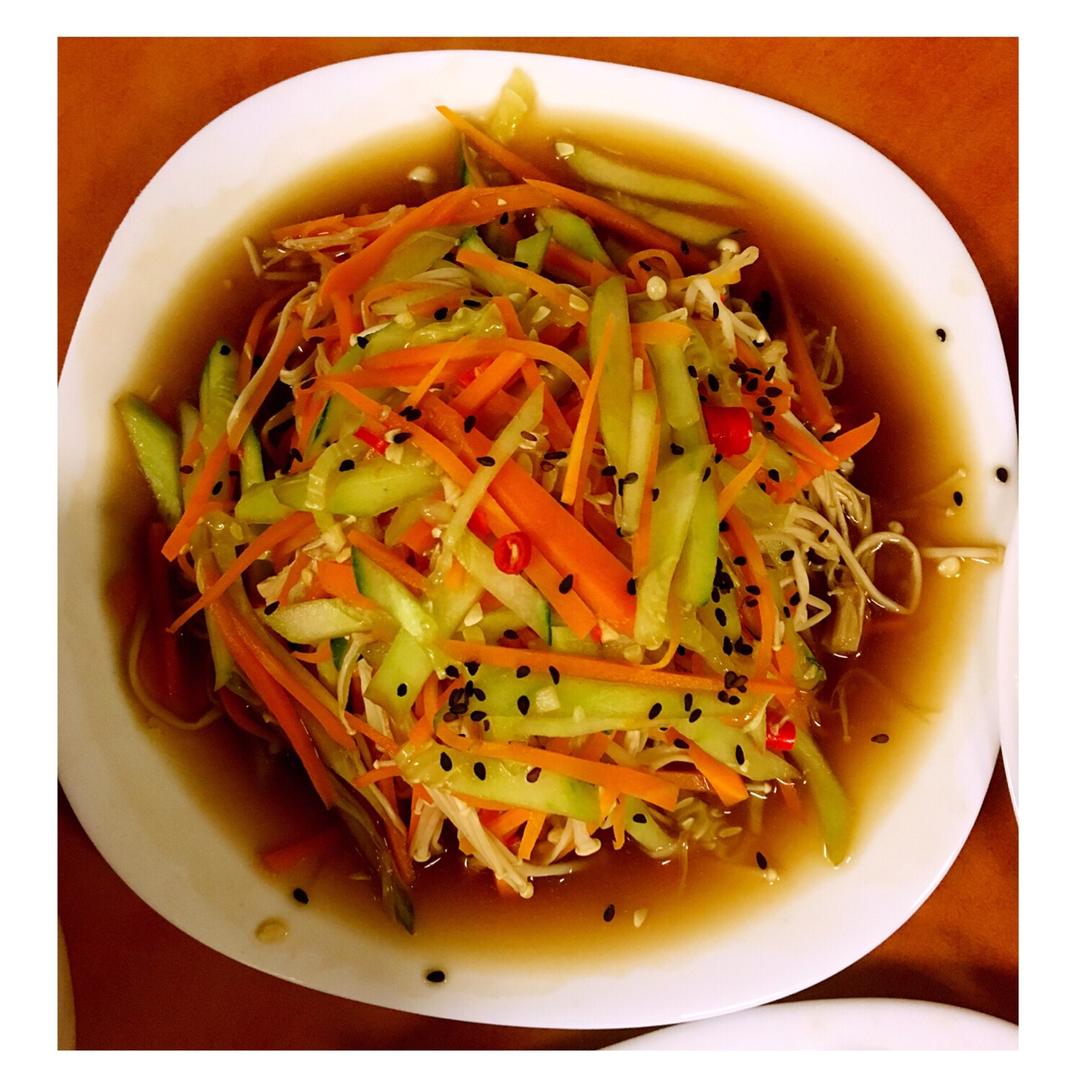 黄瓜丝拌金针菇