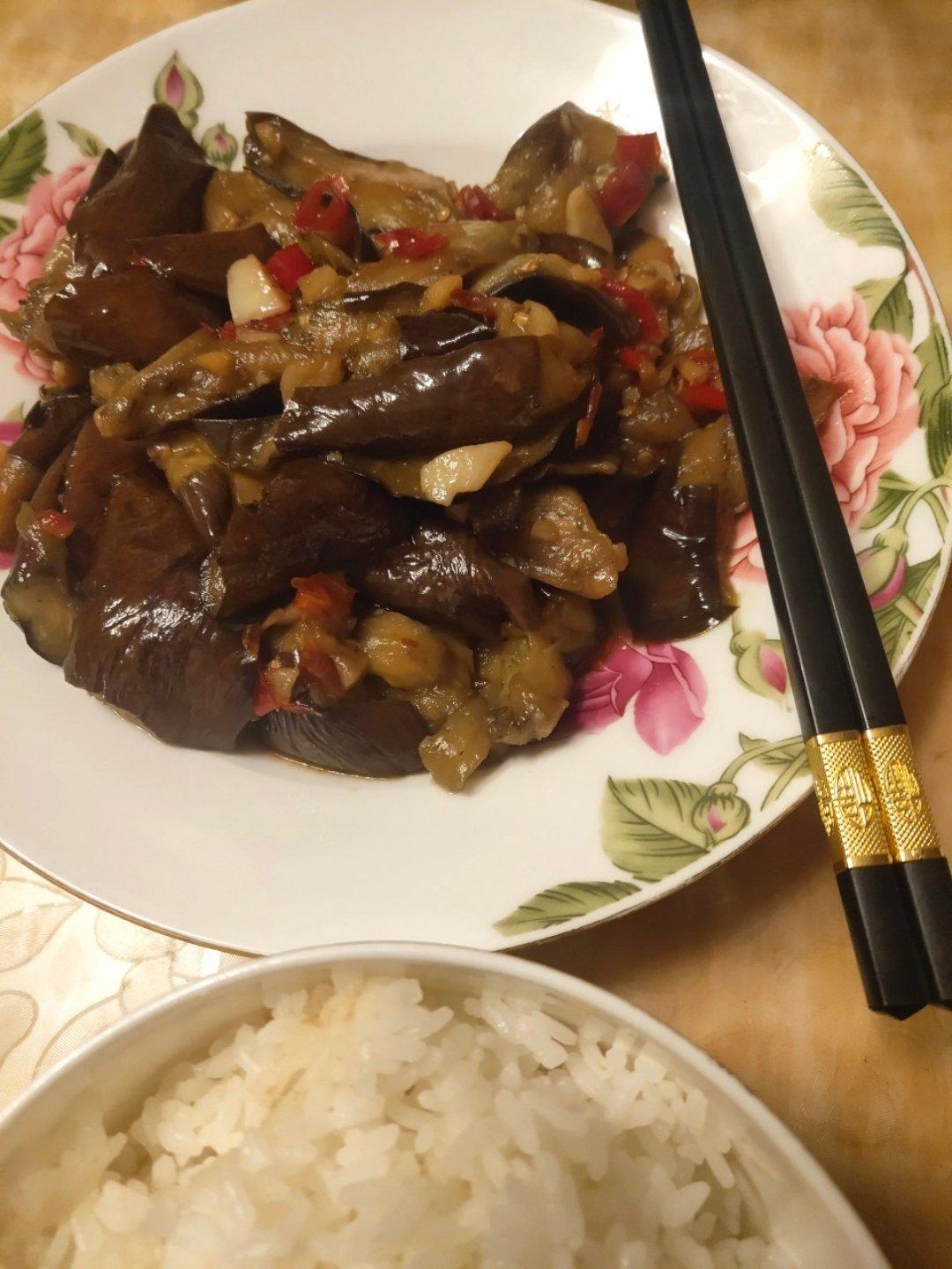 厨师长教你：“少油型鱼香茄子”的做法快收藏了