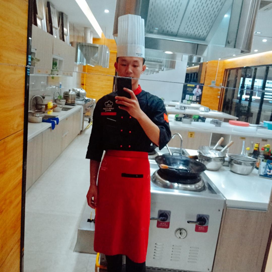 做美食的小哥哥