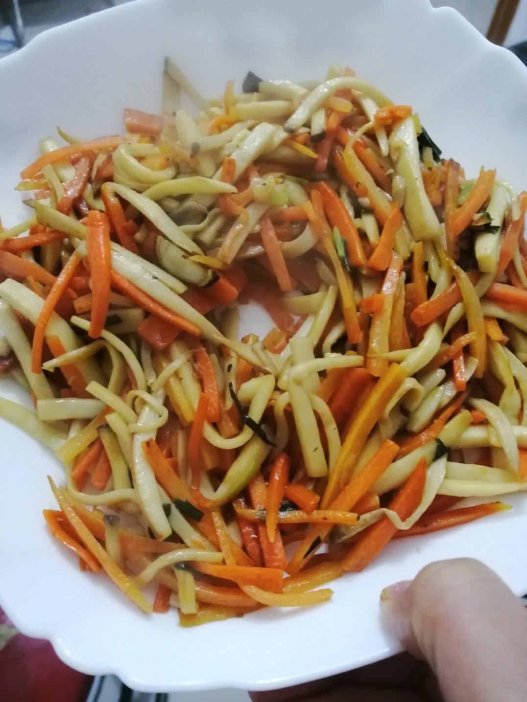 胡萝卜杏鲍菇小炒