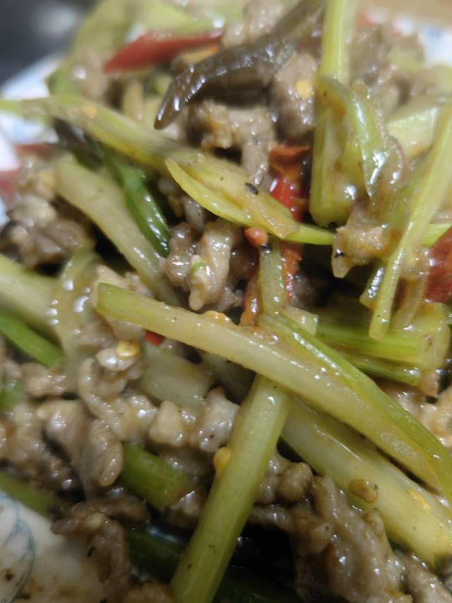 下饭神器又来了，试试这道芹菜炒牛肉！！