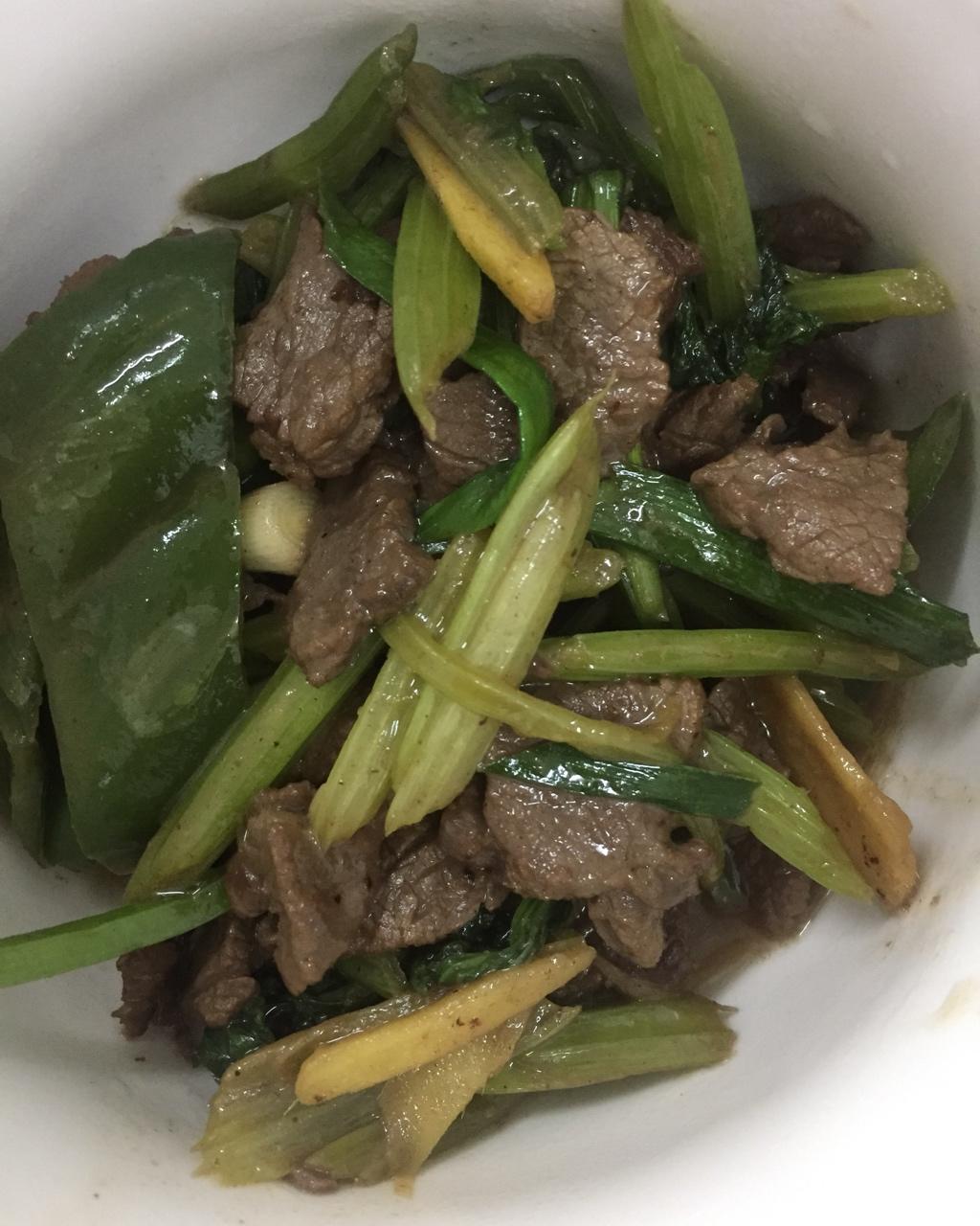 芹菜炒牛肉，鲜香嫩滑有三招