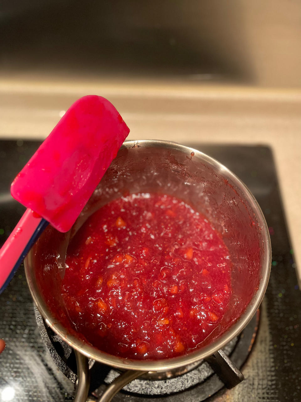 草莓年轮蛋糕，不用抹面不怕卷裂，好看又好吃，圣诞蛋糕就是她了！