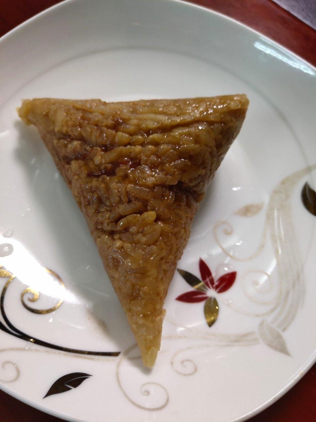 不用绳扎的包粽子法
