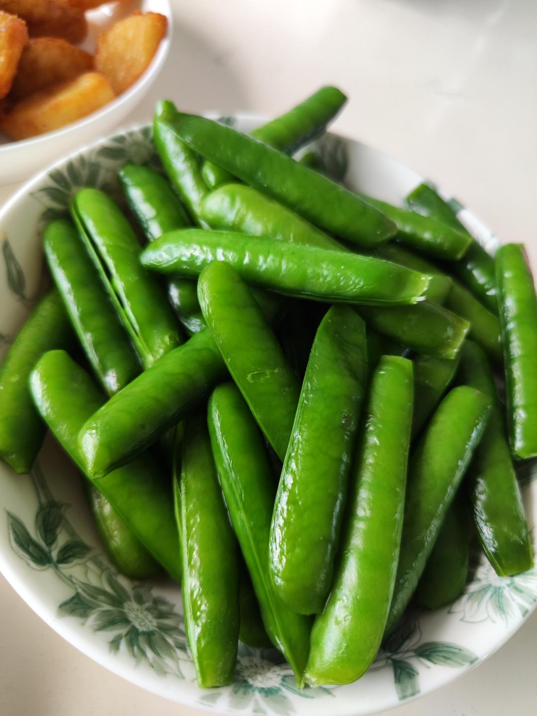 一口春天：水煮豌豆荚