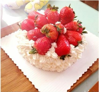 草莓奶油夹心酸奶蛋糕的做法