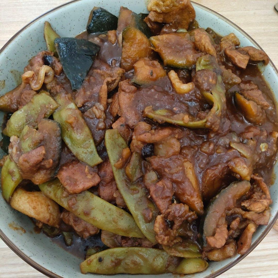 嘎嘎好吃的东北大炖菜，油豆角土豆炖窝瓜（小贝贝）
