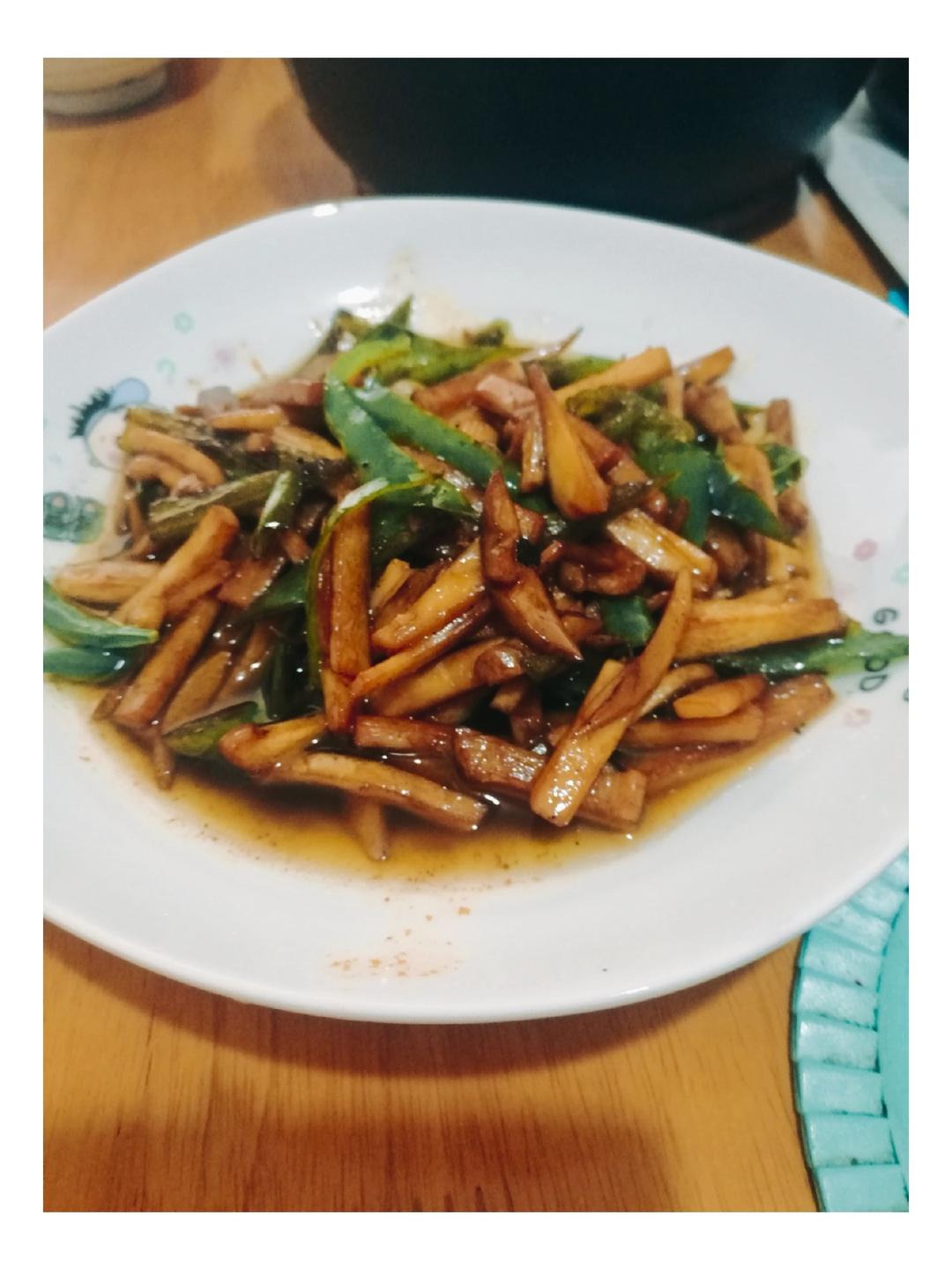 青椒素炒杏鲍菇