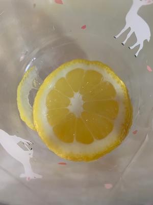 薄荷柠檬水🍋的做法 步骤2
