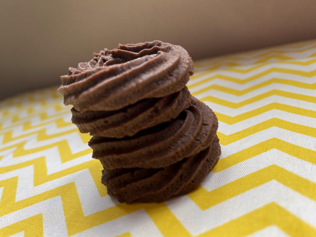 挤花毫无压力的巧克力曲奇