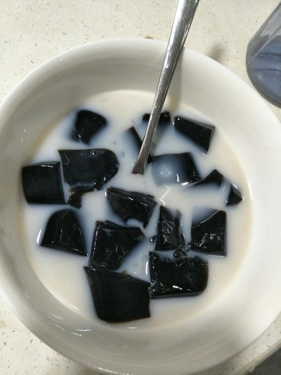 零失败烧仙草（黑凉粉）