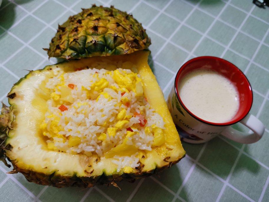 五彩菠萝饭