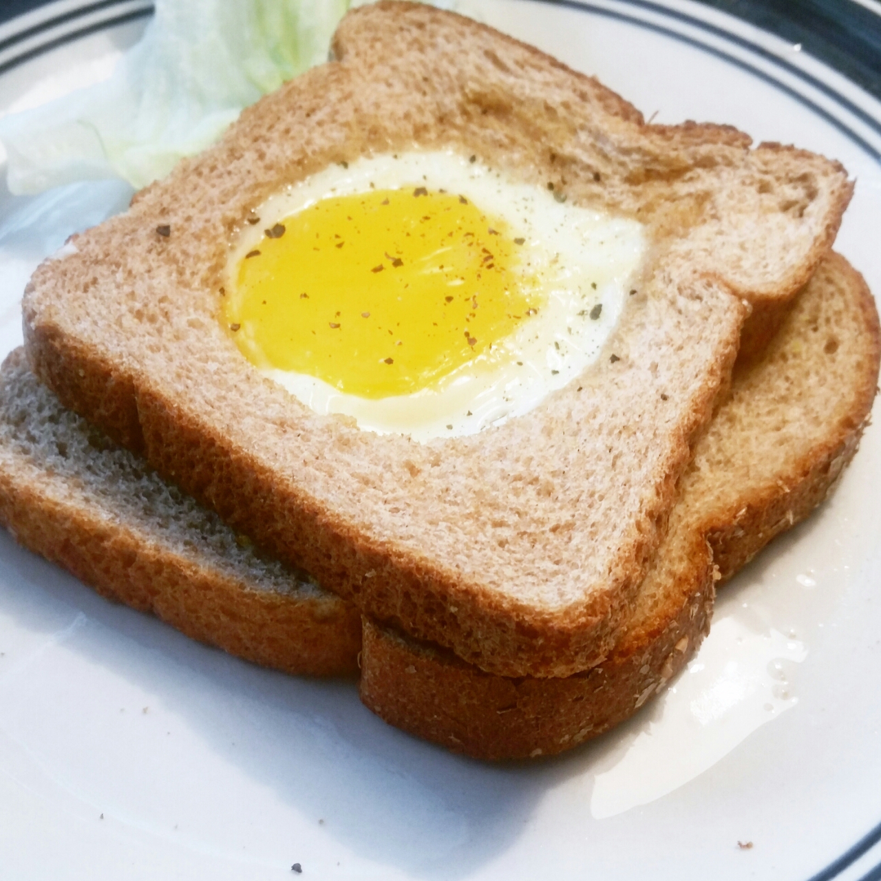 土司煎蛋 Egg-in-a-hole