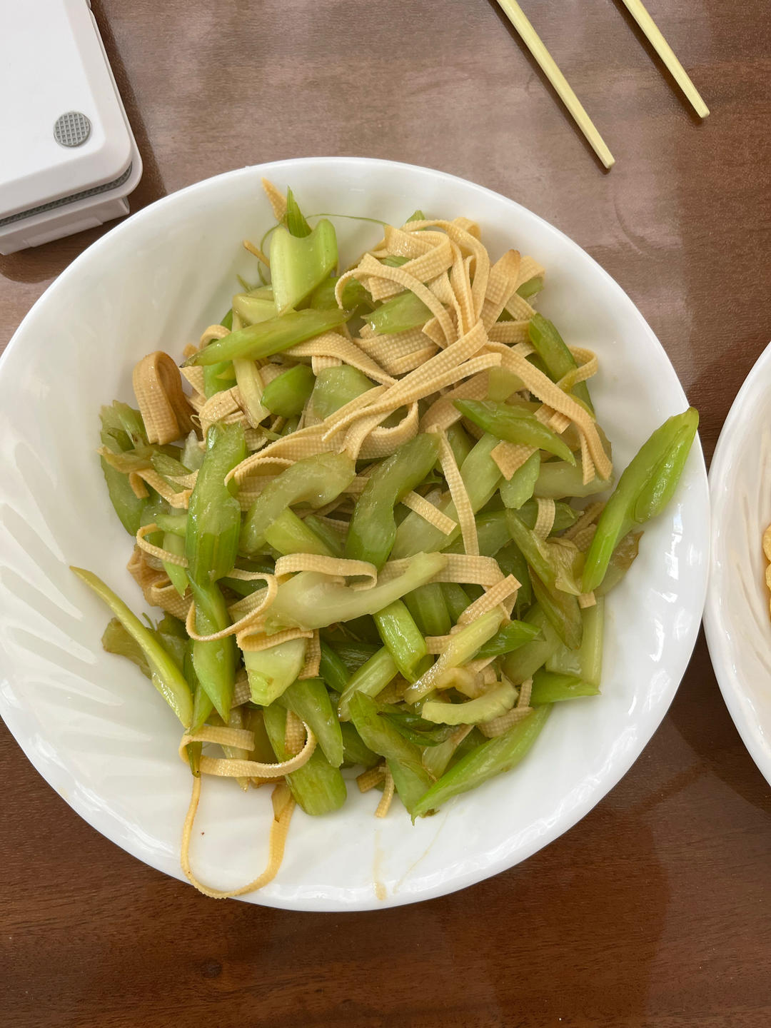 西芹炒豆腐皮