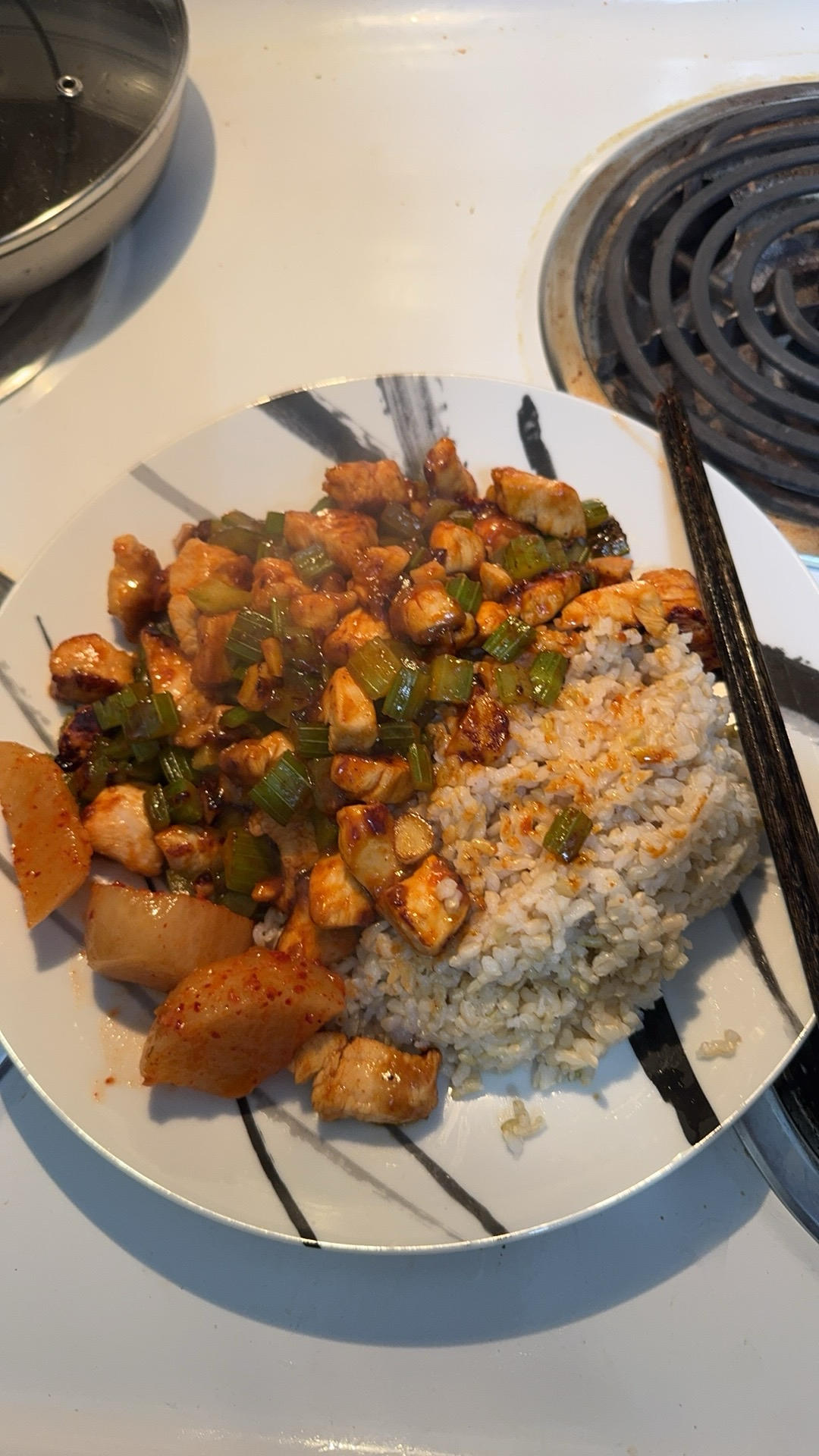 芹菜炒鸡胸肉！鸡肉滑嫩！好吃下饭！上班族的快速菜谱