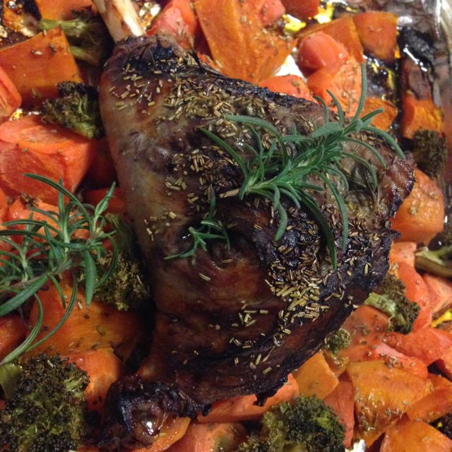 孜然蒜香烤羊腿