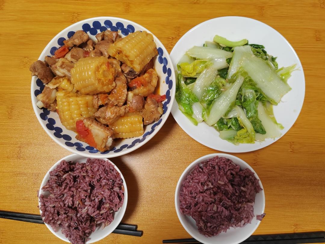 番茄土豆玉米排骨汤
