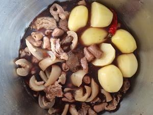 红烧调料焖牛杂土豆的做法 步骤3