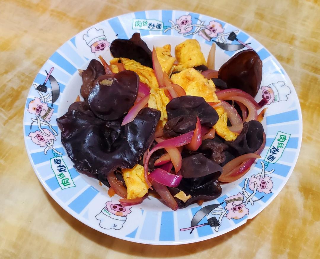 木耳炒鸡蛋 Wood ear Mushrooms with Egg