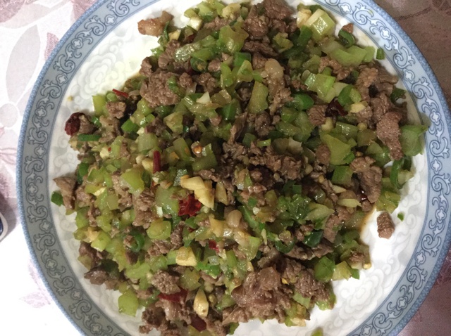 芹菜牛肉末「下饭神器」