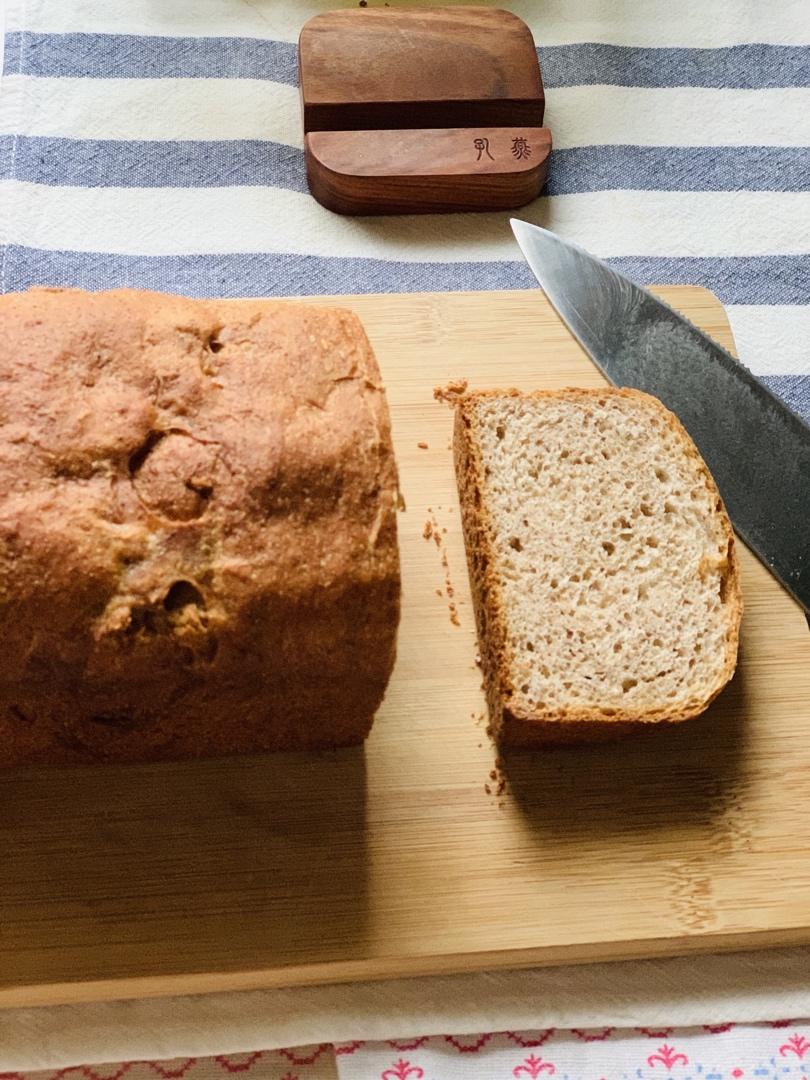 高纤低脂的全麦核桃吐司