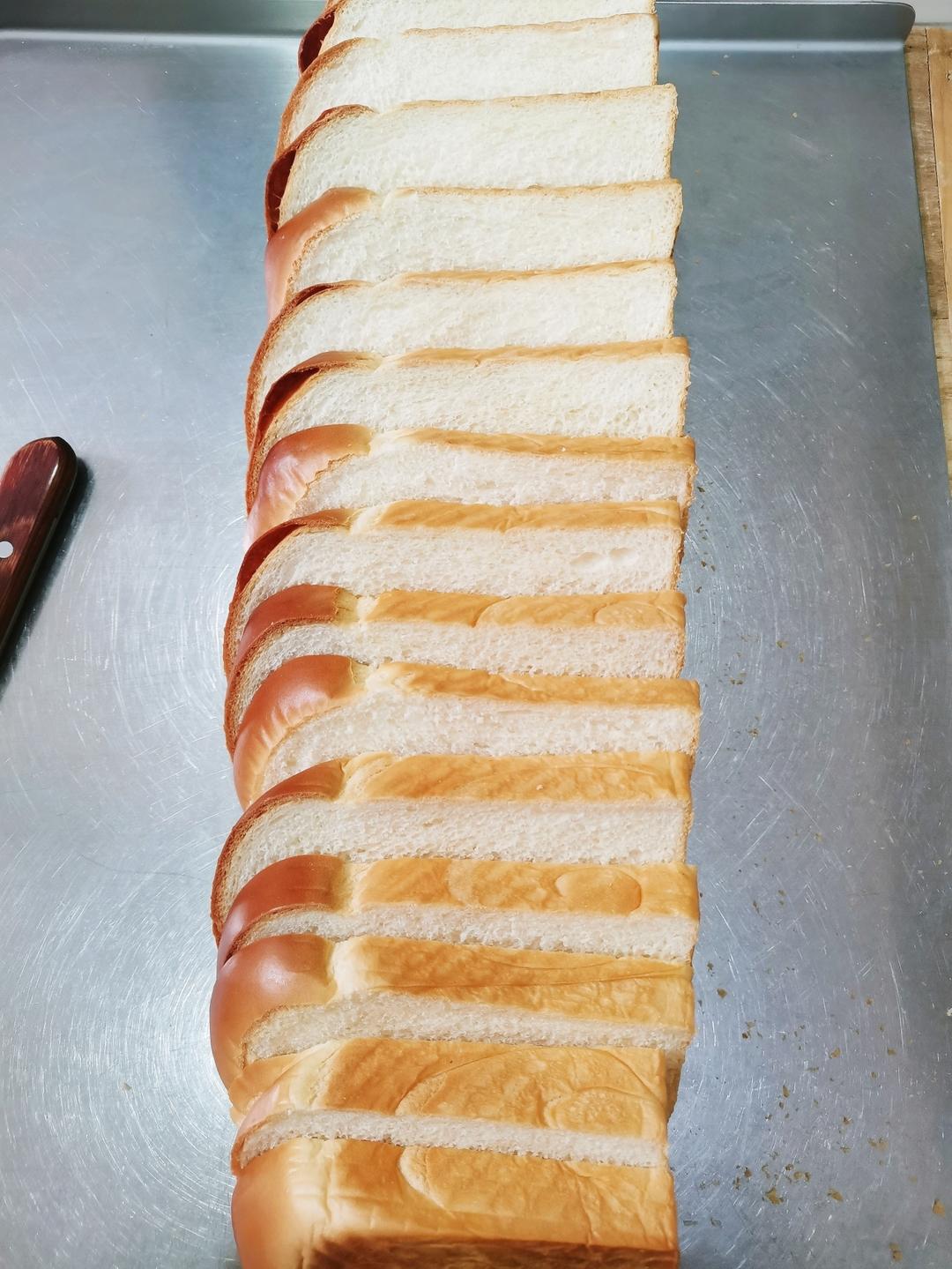 奶香纯粹的重料淡奶油吐司