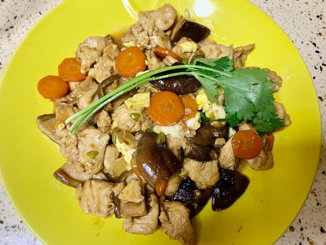 鸡腿肉炒蘑菇