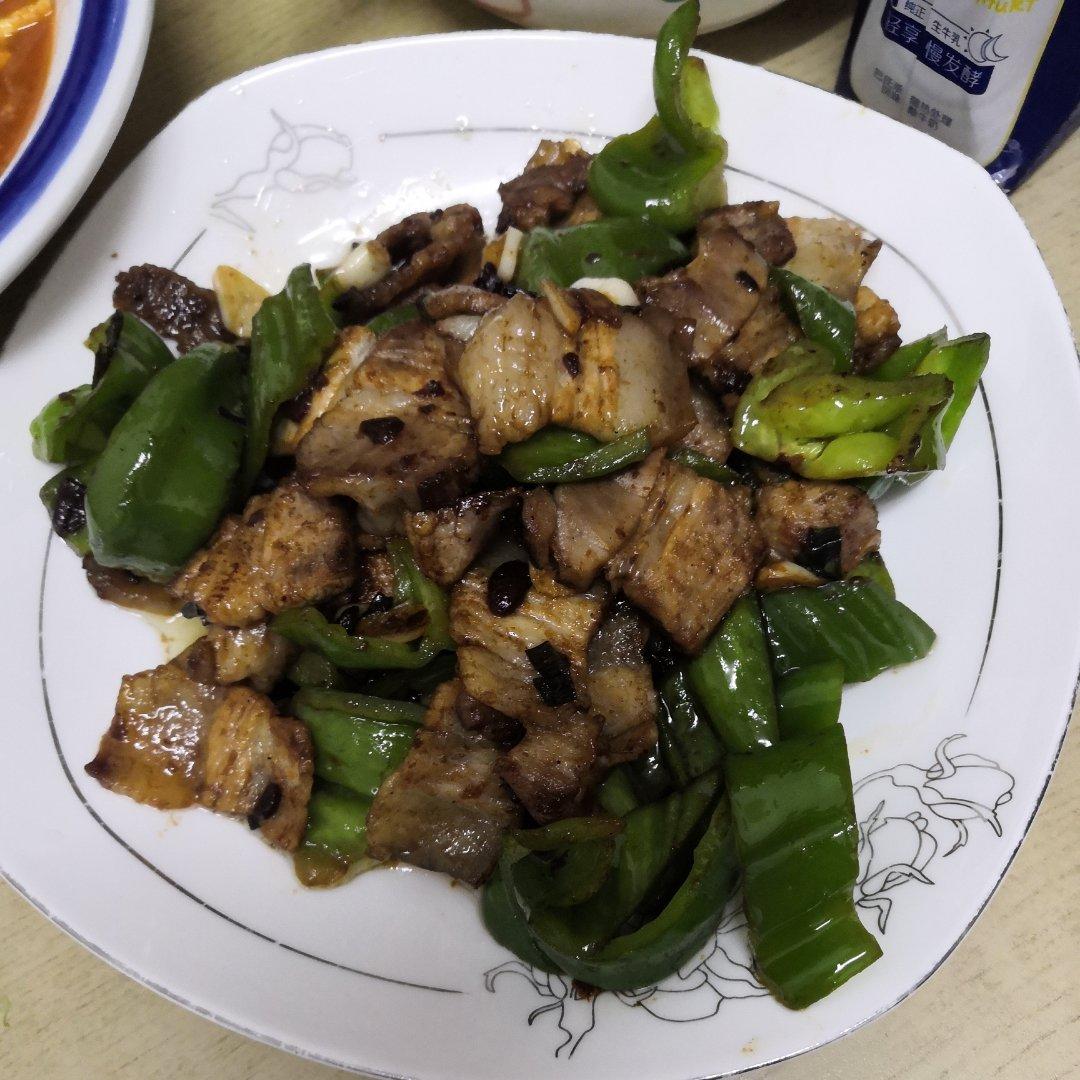 家庭版小炒肉，青椒五花肉，肥而不腻下饭菜，鲜辣香