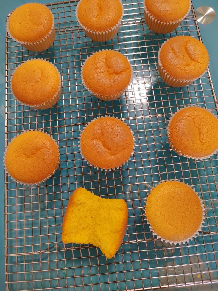 不加一滴水的南瓜纸杯蛋糕