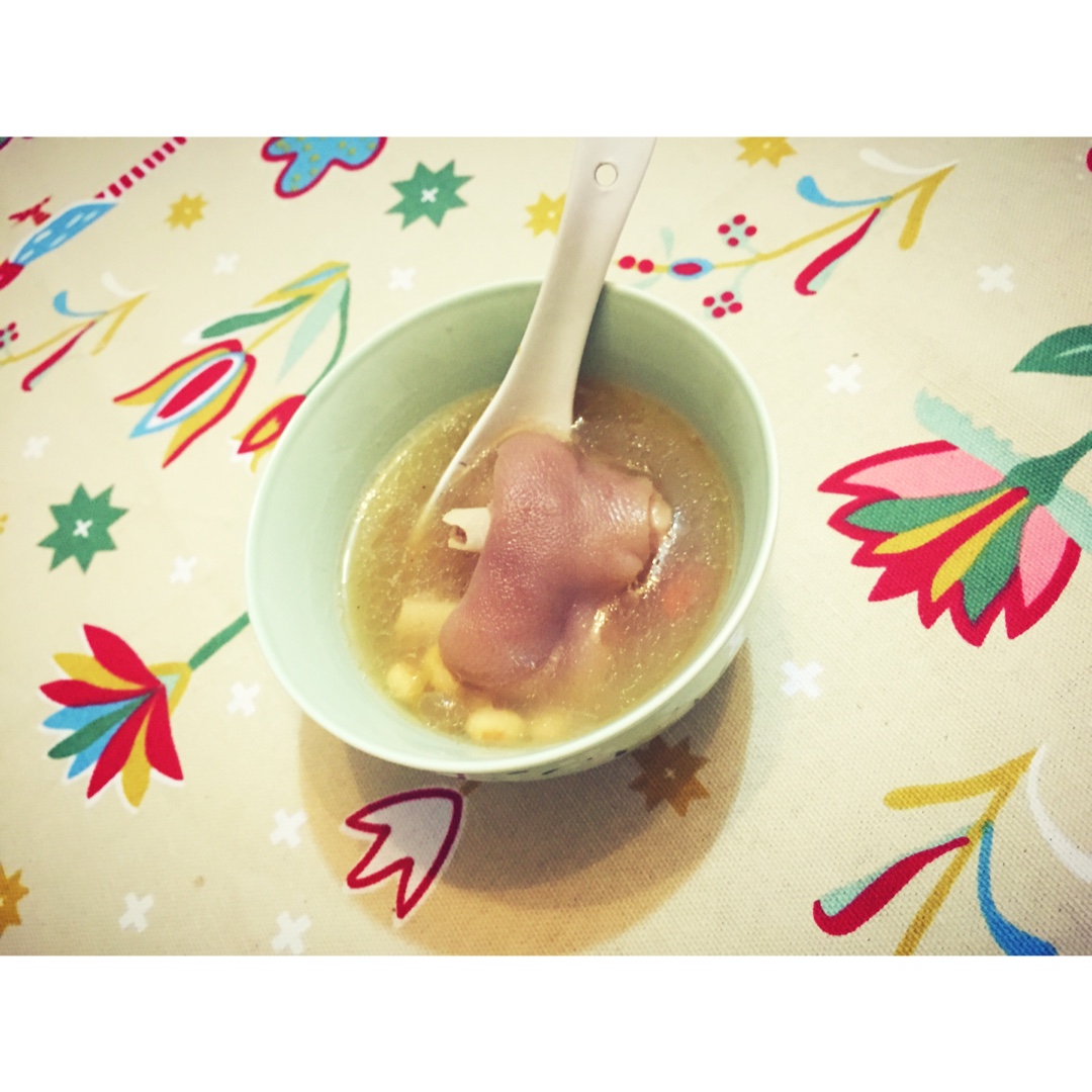 黄豆猪蹄汤