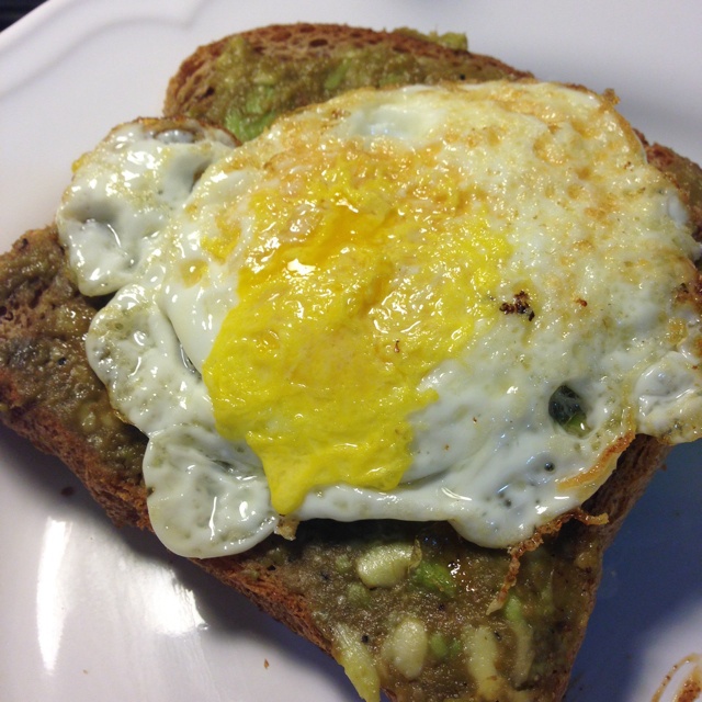 牛油果酱抹面包