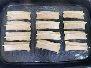 猪肉鲜虾锅贴的做法 步骤10