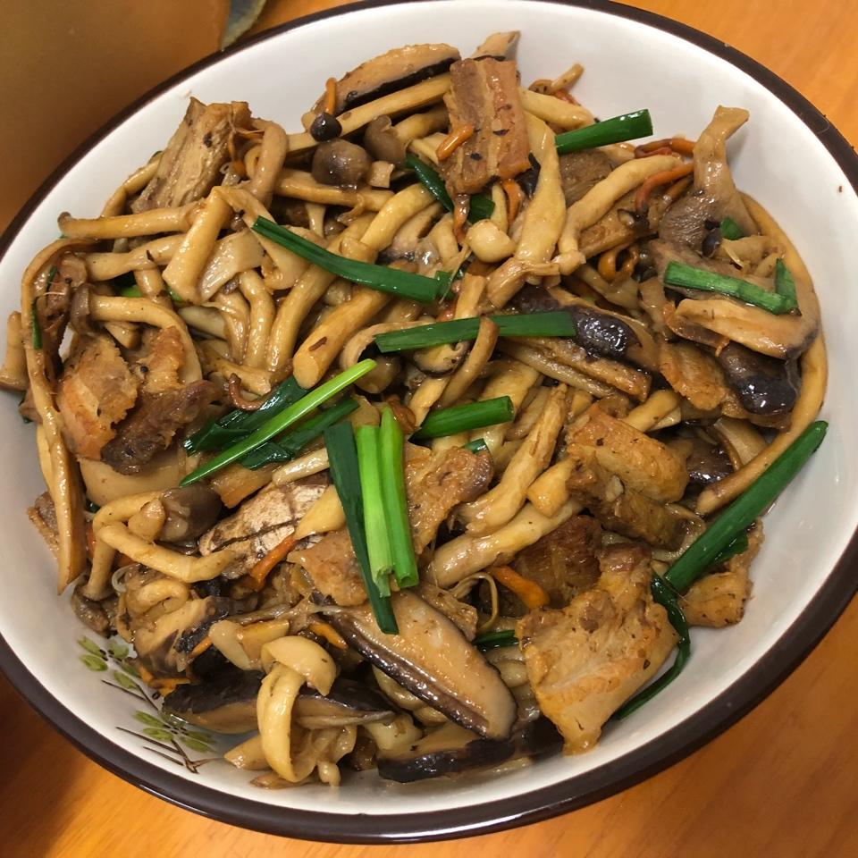 蚝油杂菇牛肉丸煲