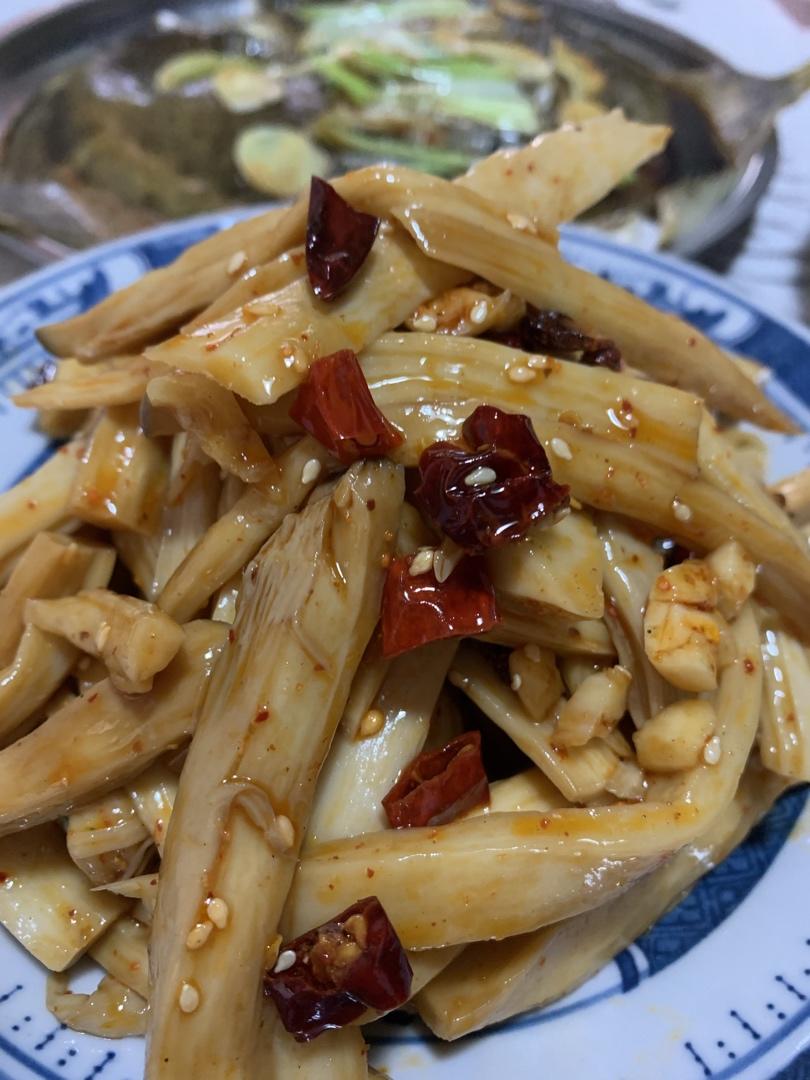 比肉还好吃的【手撕凉拌杏鲍菇】，上桌扫光光