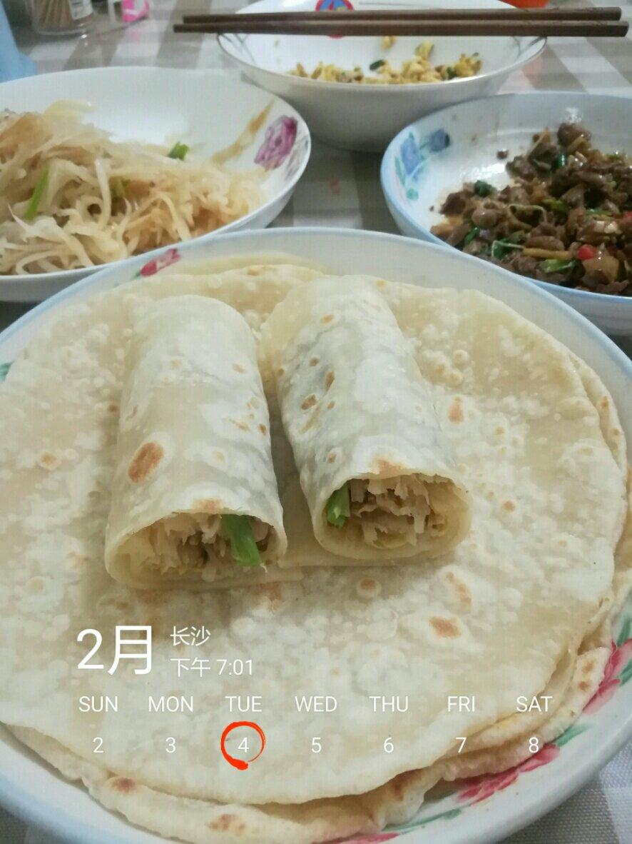 烙春饼(用视频告诉你，这饼有多软)