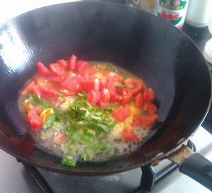 西红柿菜叶蛋炒饭的做法 步骤3