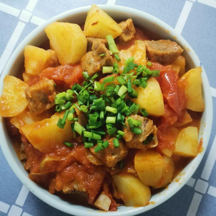 厨师长教你：“西红柿炖牛肉”的家常做法，营养又美味