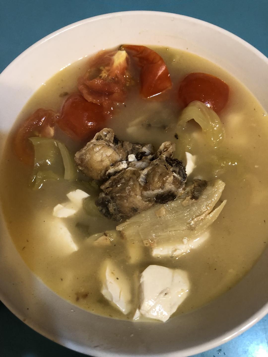 鱼头(红鱼)咸菜豆腐汤