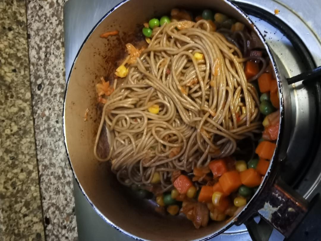 减脂期杂蔬泡菜炒荞麦面