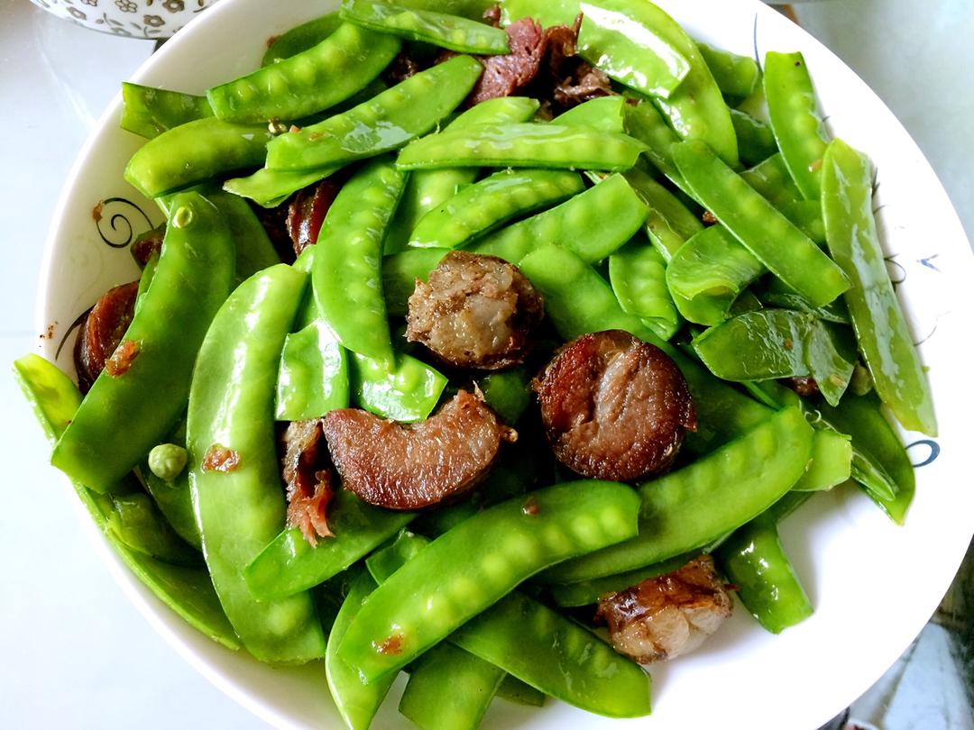 腊肠炒荷兰豆