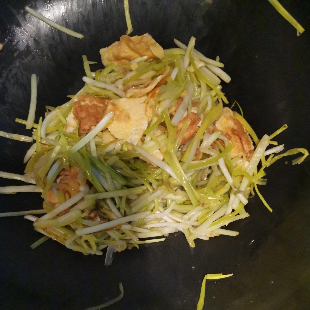 老丁的私房菜－韭黄炒鸡蛋