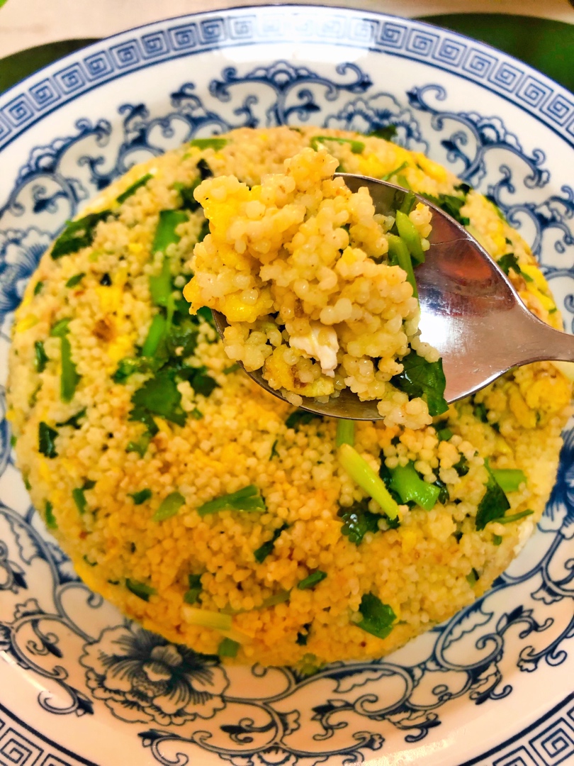 黄澄澄的炒黄金小米饭