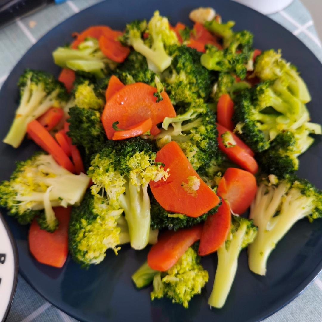 西蓝花炒胡萝卜清爽型～