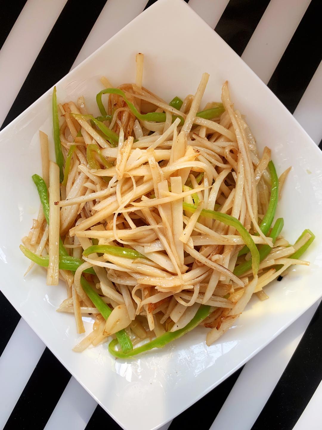 青椒炒藕丝的做法